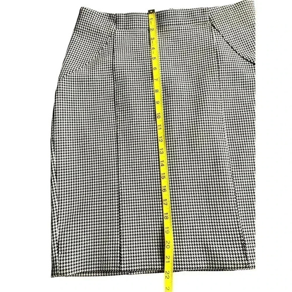 BANANA REPUBLIC HOUNDSTOOTH SKIRT•SIZE 10 PETITE•PREOWNED GREAT CONDITIO… - Picture 5 of 7